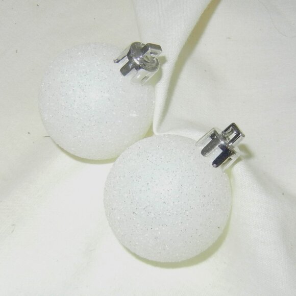 Lot 81 SMALL 1.57" Styrofoam Snowball Ornaments Balls Christmas Craft Crafting - Picture 4 of 5